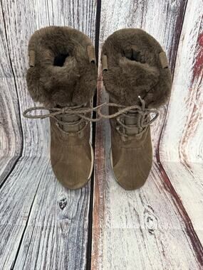 Go Walk Skechers Boots Taupe Size 7.5